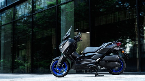 2025 XMAX 300