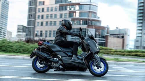 2025 XMAX 300