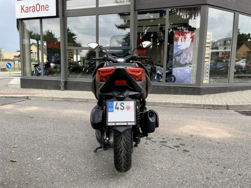 XMAX 300