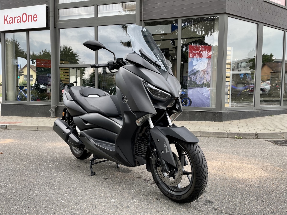 XMAX 300