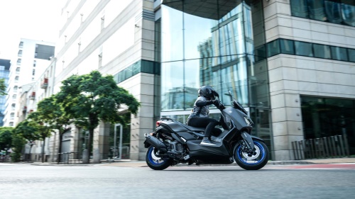 2025 XMAX 125