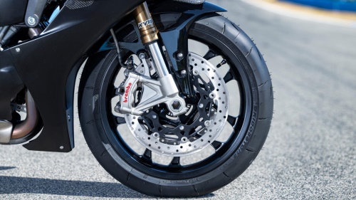 2025 R1 RACE