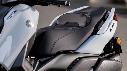 2025 XMAX 300 Tech MAX