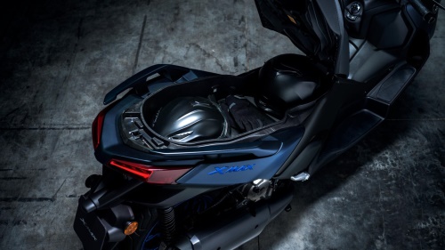 2023  XMAX 300