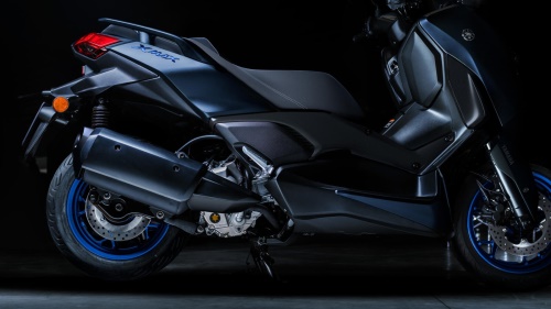 2023  XMAX 300