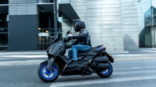 2025 XMAX 300