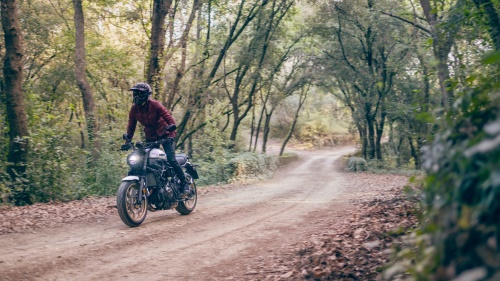 2023 XSR700 Legacy