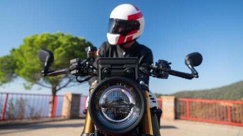 2025 XSR900