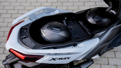 2025 XMAX 300 Tech MAX+