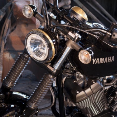 Mosazný rámeček směrových světel pro model XV950