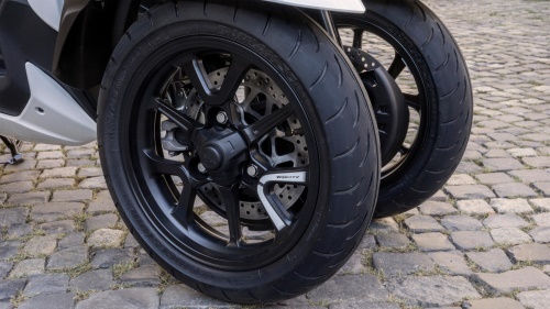 2026 Tricity 300 / Airbag