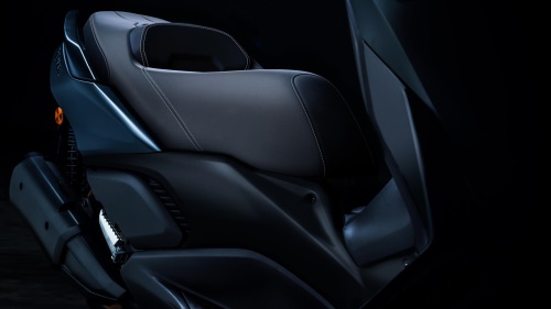 2023  XMAX 300