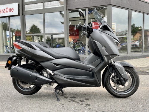 XMAX 300