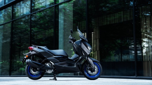 2025 XMAX 300